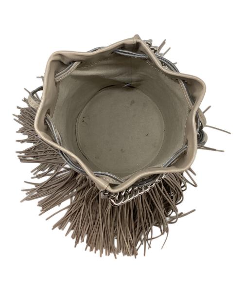 J&M DAVIDSON（ジェイ＆エム デヴィッドソン）J&M DAVIDSON (ジェイ＆エム デヴィッドソン) カーニバル フリンジスタッズショルダーバッグ ベージュの古着・服飾アイテム