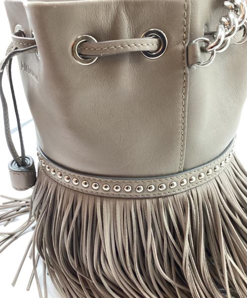 J&M DAVIDSON（ジェイ＆エム デヴィッドソン）J&M DAVIDSON (ジェイ＆エム デヴィッドソン) カーニバル フリンジスタッズショルダーバッグ ベージュの古着・服飾アイテム