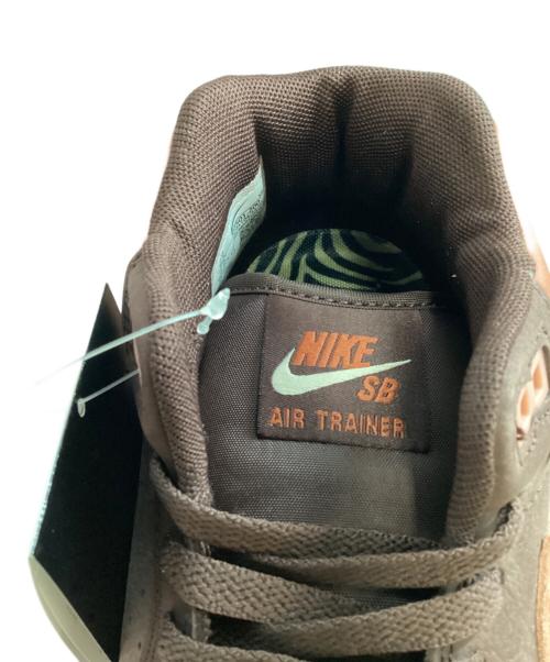 NIKE SB（ナイキエスビー）NIKE SB (ナイキエスビー) Arts-Rec Skateshop エアトレーナー1 QS ローカットスニーカー ブラウン サイズ:27.5cm 未使用品の古着・服飾アイテム