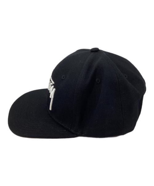 stussy（ステューシー）stussy (ステューシー) ストックロゴ スナップバックキャップ ブラック サイズ:表記無しの古着・服飾アイテム