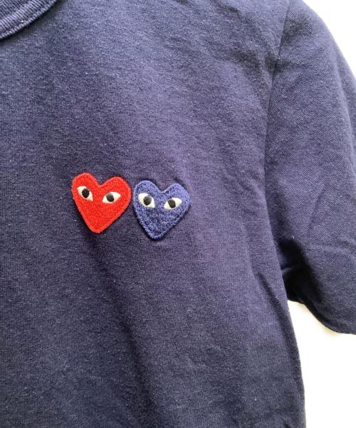 PLAY COMME des GARCONS（プレイコムデギャルソン）PLAY COMME des GARCONS (プレイコムデギャルソン) T-SHIRT WITH DOUBLE HEART ネイビー サイズ:Mの古着・服飾アイテム