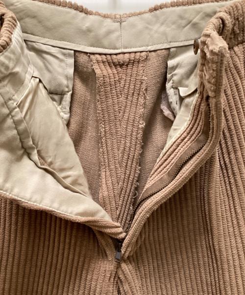 im MIYAKE DESIGN STUDIO（イッセイミヤケデザインスタジオ）im MIYAKE DESIGN STUDIO (イッセイミヤケデザインスタジオ) 2タック太畝コーデュロイパンツ ベージュ サイズ:80の古着・服飾アイテム