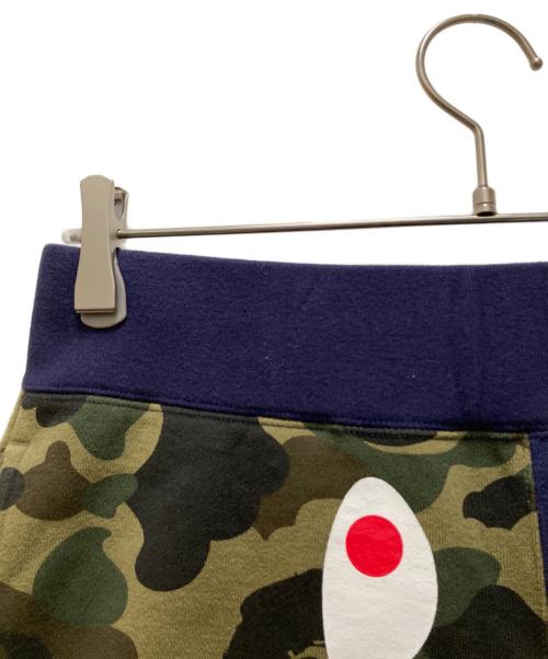 A BATHING APE（ア ベイシング エイプ）A BATHING APE (ア ベイシング エイプ) クレイジーカモシャーク スウェット ショーツ ネイビー サイズ:Mの古着・服飾アイテム