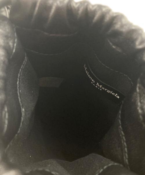 Maison Margiela（メゾンマルジェラ）Maison Margiela (メゾンマルジェラ) ドローストリングスマートフォンケース ブラックの古着・服飾アイテム