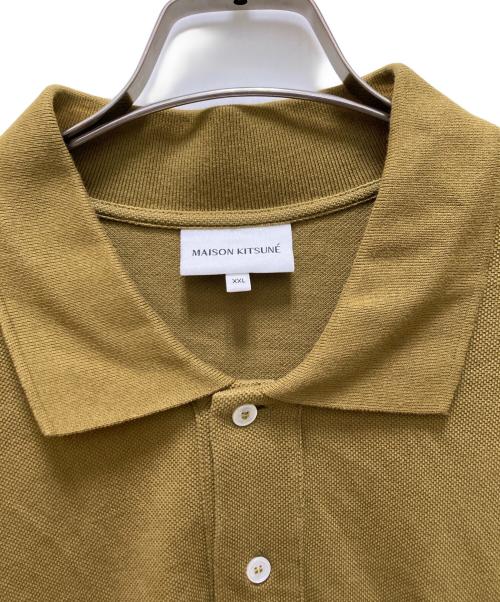 maison kitsune（メゾンキツネ）maison kitsune (メゾンキツネ) ボールド フォックスヘッド パッチ コンフォート ポロシャツ カーキ サイズ:XXLの古着・服飾アイテム