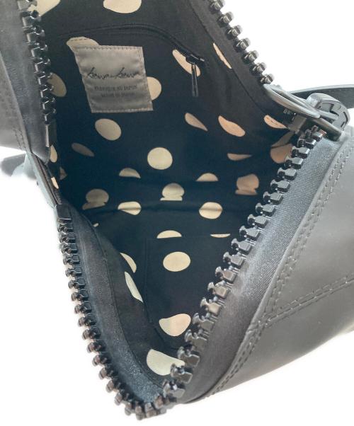 kawa-kawa（カワカワ）kawa-kawa (カワカワ) ear PAPILLONNER (イアパピヨネ) 15bisボディーバッグ ブラックの古着・服飾アイテム