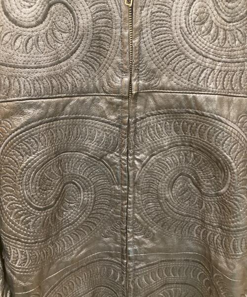 MAZZONI（マッツォーニ）MAZZONI (マッツォーニ) 刺繍デザインフーデッドレザージャケット ブラック サイズ:XXLの古着・服飾アイテム
