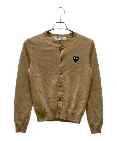 PLAY COMME des GARCONS（プレイコムデギャルソン）PLAY COMME des GARCONS (プレイコムデギャルソン) ハートワッペンカーディガン ベージュ サイズ:Mの古着・服飾アイテム