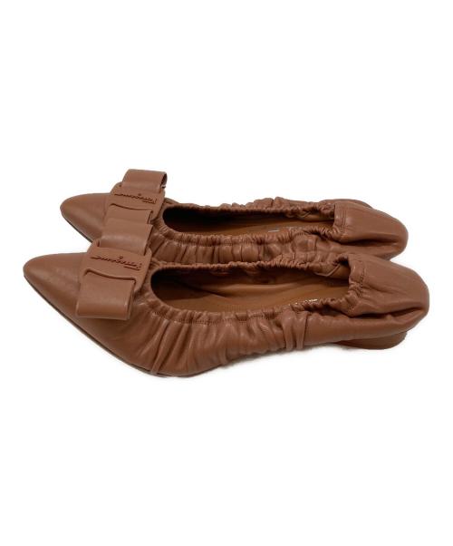 Salvatore Ferragamo（サルヴァトーレ フェラガモ）Salvatore Ferragamo (サルヴァトーレ フェラガモ) ポイントトゥヴァラリボン ギャザーパンプス ブラウン サイズ:7Dの古着・服飾アイテム