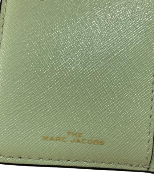 MARC JACOBS（マークジェイコブズ）MARC JACOBS (マークジェイコブス) ザ スナップショット コンパクト 2つ折り財布 グリーンの古着・服飾アイテム