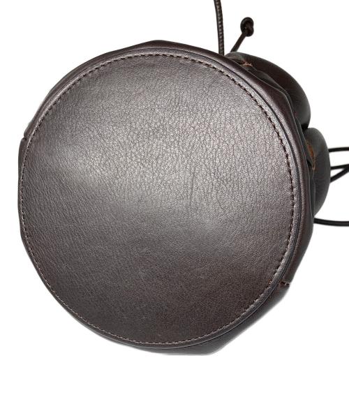 HEREU（ヘリュー）HEREU (ヘリュー) モリナ クロスボディ バケット ショルダーバッグ ブラウンの古着・服飾アイテム