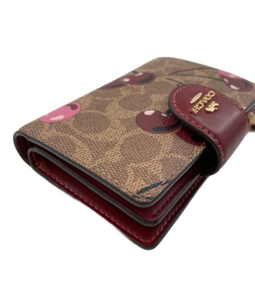COACH（コーチ）COACH (コーチ) チェリー柄二つ折り財布 ベージュの古着・服飾アイテム