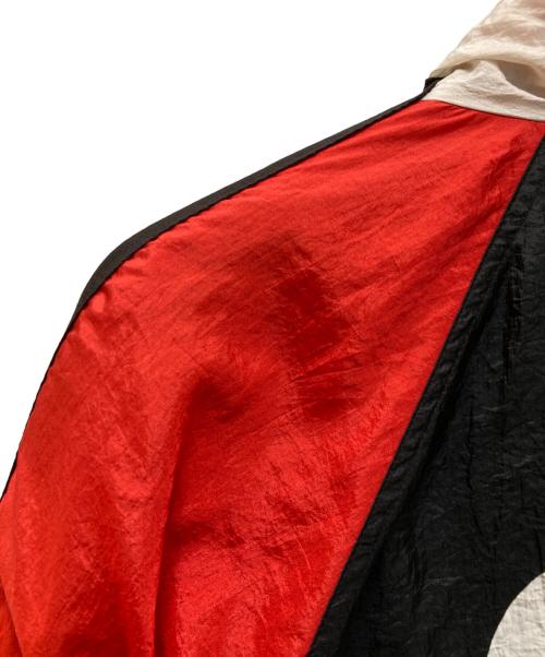 NIKE（ナイキ）NIKE (ナイキ) ヴィンテージ風車ロゴプリントジャケット レッド×ブラック サイズ:Ⅼの古着・服飾アイテム