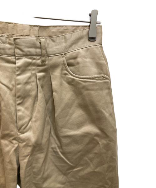 FARAH（ファーラー）FARAH (ファーラー) Two-Tuck Wide Tapered Pants ベージュ サイズ:30の古着・服飾アイテム