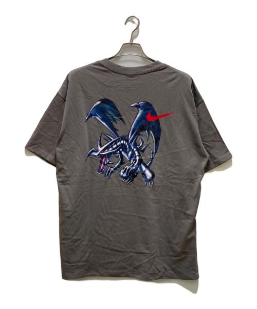 NIKE（ナイキ）NIKE (ナイキ) 遊戯王 / Yu-Gi-Oh! 日本限定カラー ソロ スウッシュ Tシャツ グレー サイズ:L 未使用品の古着・服飾アイテム