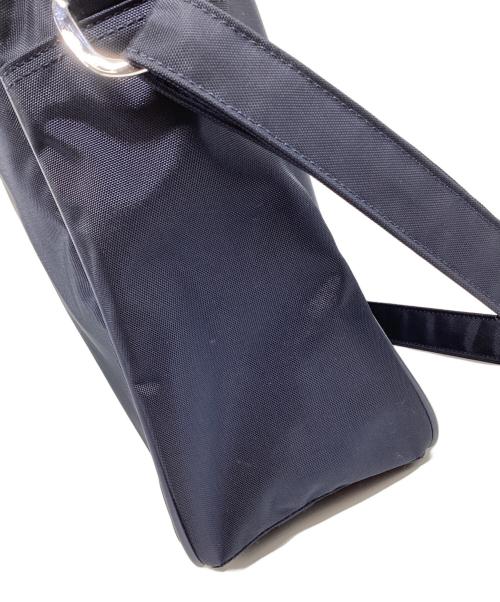 CDG（シーディージー）CDG (シーディージー) ロゴプリントショルダーバッグ ネイビーの古着・服飾アイテム