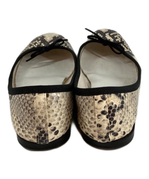 repetto（レペット）repetto (レペット) サンドリオン パイソン型押しバレエパンプス ベージュ×ブラック サイズ:35の古着・服飾アイテム