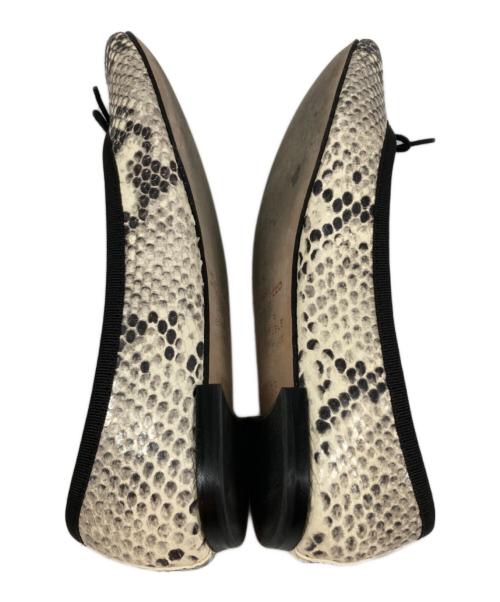 repetto（レペット）repetto (レペット) サンドリオン パイソン型押しバレエパンプス ベージュ×ブラック サイズ:35の古着・服飾アイテム