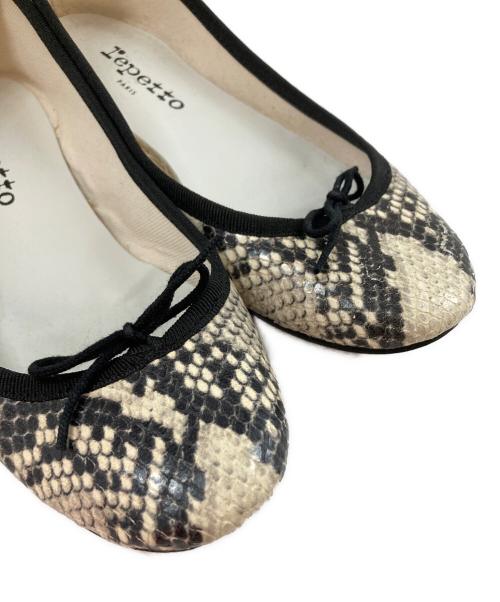 repetto（レペット）repetto (レペット) サンドリオン パイソン型押しバレエパンプス ベージュ×ブラック サイズ:35の古着・服飾アイテム