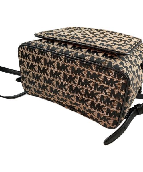 MICHAEL KORS（マイケル・コース）MICHAEL KORS (マイケル・コース) アディナミディアム ロゴジャガードバックパック ベージュの古着・服飾アイテム
