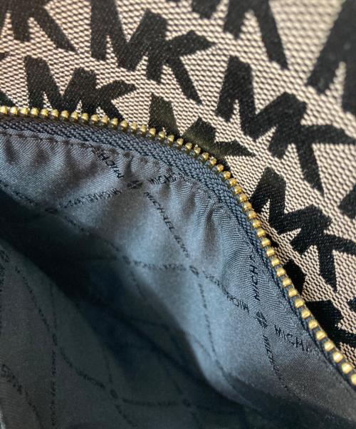 MICHAEL KORS（マイケル・コース）MICHAEL KORS (マイケル・コース) アディナミディアム ロゴジャガードバックパック ベージュの古着・服飾アイテム