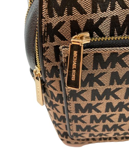 MICHAEL KORS（マイケル・コース）MICHAEL KORS (マイケル・コース) アディナミディアム ロゴジャガードバックパック ベージュの古着・服飾アイテム