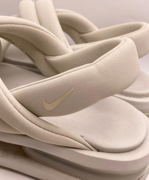 NIKE（ナイキ）NIKE (ナイキ) ウィメンズ エアマックス アイラ サンダル ベージュ サイズ:25の古着・服飾アイテム