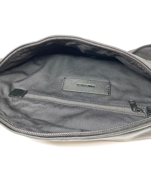 DIESEL（ディーゼル）DIESEL (ディーゼル) ロゴデザインレザーボディーバッグ ブラックの古着・服飾アイテム