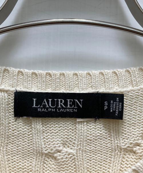 LAUREN RALPH LAUREN（ローレンラルフローレン）LAUREN RALPH LAUREN (ローレンラルフローレン) ロゴ刺繍S/Sケーブルニット ホワイト サイズ:Sの古着・服飾アイテム