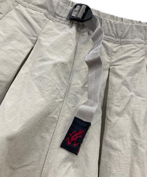 GRAMICCI（グラミチ）GRAMICCI (グラミチ) 耐久撥水 ナイロン フレア パンツ ベージュ サイズ:Mの古着・服飾アイテム