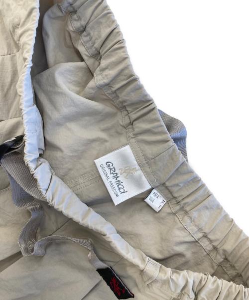 GRAMICCI（グラミチ）GRAMICCI (グラミチ) 耐久撥水 ナイロン フレア パンツ ベージュ サイズ:Mの古着・服飾アイテム