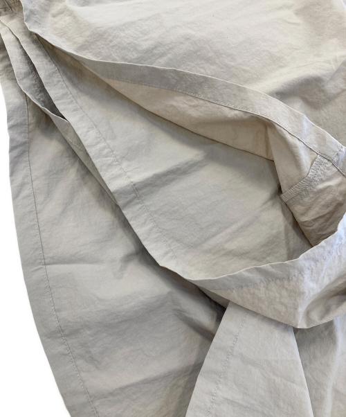 GRAMICCI（グラミチ）GRAMICCI (グラミチ) 耐久撥水 ナイロン フレア パンツ ベージュ サイズ:Mの古着・服飾アイテム