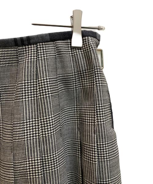 O'NEIL OF DUBLIN（オニールオブダブリン）O'NEIL OF DUBLIN (オニールオブダブリン) キルトラップチェックロングスカート グレー サイズ:12 未使用品の古着・服飾アイテム