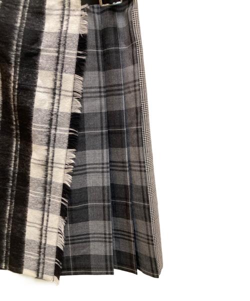 O'NEIL OF DUBLIN（オニールオブダブリン）O'NEIL OF DUBLIN (オニールオブダブリン) キルトラップチェックロングスカート グレー サイズ:12 未使用品の古着・服飾アイテム