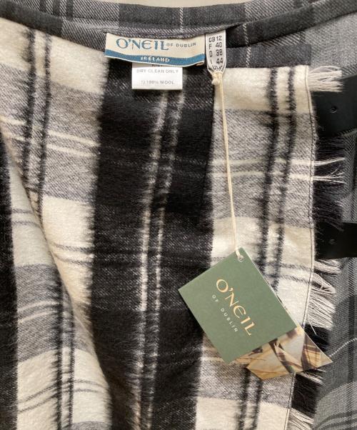 O'NEIL OF DUBLIN（オニールオブダブリン）O'NEIL OF DUBLIN (オニールオブダブリン) キルトラップチェックロングスカート グレー サイズ:12 未使用品の古着・服飾アイテム