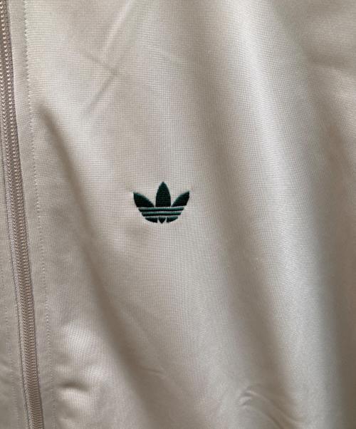 adidas（アディダス）adidas (アディダス) ベッケンバウアー トレフォイル エンブロイダリー トラックジャケット ベージュ×グリーン サイズ:XSの古着・服飾アイテム