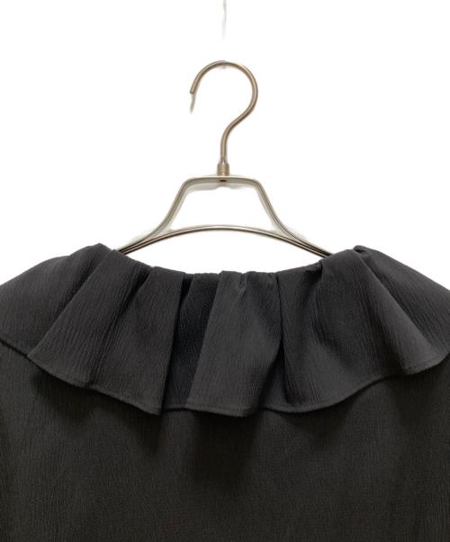 SHIPS any（シップスエニィ）SHIPS any (シップスエニィ) 〈洗濯機可能〉ラフ サテン フリルカラー ロングスリーブ ブラウス ブラック サイズ:Freeの古着・服飾アイテム