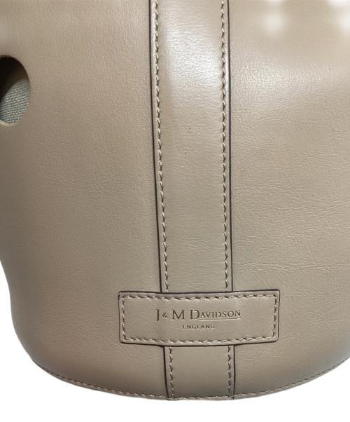 J&M DAVIDSON（ジェイ＆エム デヴィッドソン）J&M DAVIDSON (ジェイ＆エム デヴィッドソン) JOY バケツ型ハンドバッグ ベージュの古着・服飾アイテム