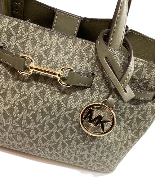 MICHAEL KORS（マイケル・コース）MICHAEL KORS (マイケル・コース) CARSON エンボスロゴ センタージップ サッチェル スモール ベージュの古着・服飾アイテム