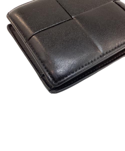 BOTTEGA VENETA（ボッテガベネタ）BOTTEGA VENETA (ボッテガベネタ) カセット 2つ折り財布 ブラックの古着・服飾アイテム