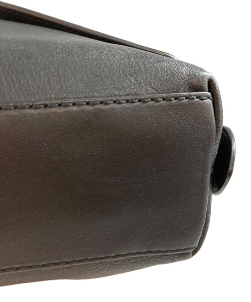 MARC JACOBS（マークジェイコブズ）MARC JACOBS (マークジェイコブズ) スタッズレザーショルダーバッグ ブラックの古着・服飾アイテム