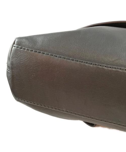 MARC JACOBS（マークジェイコブズ）MARC JACOBS (マークジェイコブズ) スタッズレザーショルダーバッグ ブラックの古着・服飾アイテム