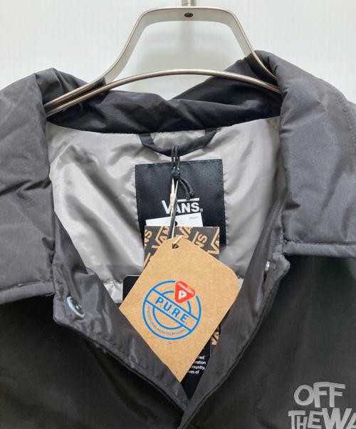 VANS（バンズ）VANS (バンズ) 花井祐介 (ハナイユウスケ) コラボ リサイクルナイロン プリマロフトコーチジャケット ブラック サイズ:Ⅼの古着・服飾アイテム