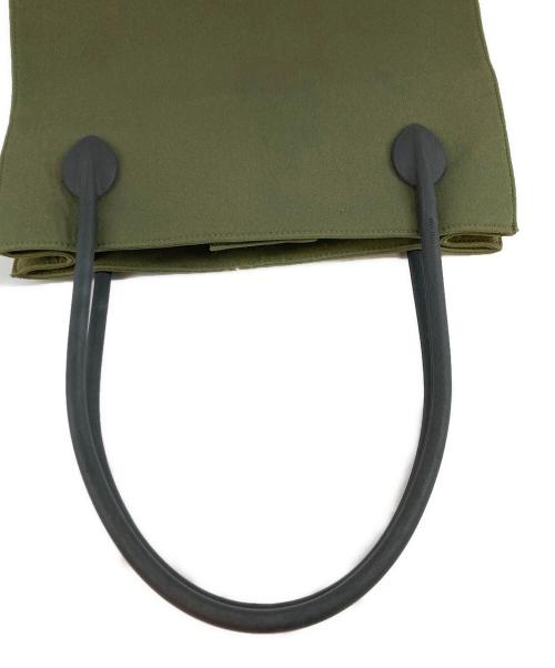 MIU MIU（ミュウミュウ）MIU MIU (ミュウミュウ) ラバーハンドル エンボスロゴ トートバッグ グリーンの古着・服飾アイテム