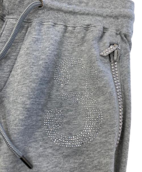1PIU1UGUALE3 RELAX（ウノピゥウノウグァーレトレ リラックス）1PIU1UGUALE3 RELAX (ウノピゥウノウグァーレトレ リラックス) スタッズ付きスウェットパンツ グレー サイズ:Mの古着・服飾アイテム