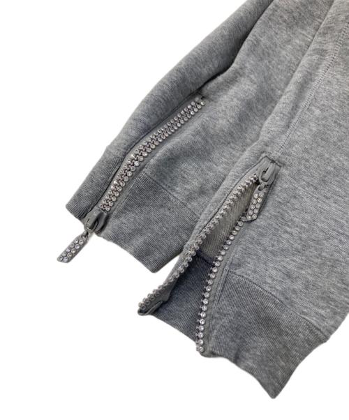 1PIU1UGUALE3 RELAX（ウノピゥウノウグァーレトレ リラックス）1PIU1UGUALE3 RELAX (ウノピゥウノウグァーレトレ リラックス) スタッズ付きスウェットパンツ グレー サイズ:Mの古着・服飾アイテム