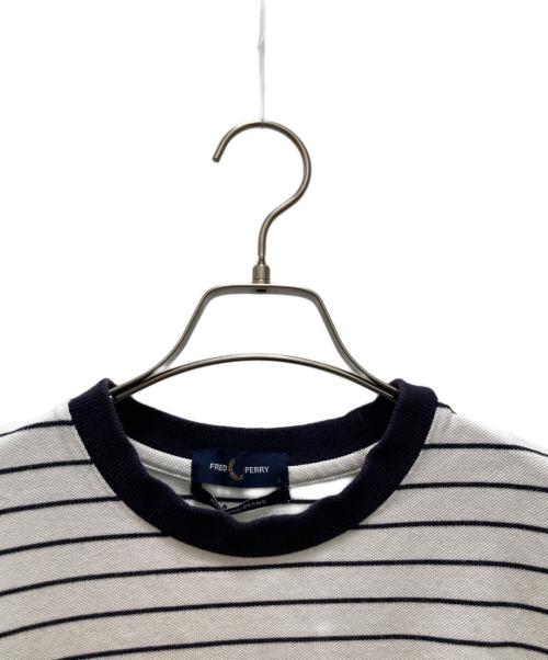 FRED PERRY（フレッドペリー）FRED PERRY (フレッドペリー) BEAMS (ビームス) 別注鹿の子ボーダーTシャツ ホワイト サイズ:Lの古着・服飾アイテム