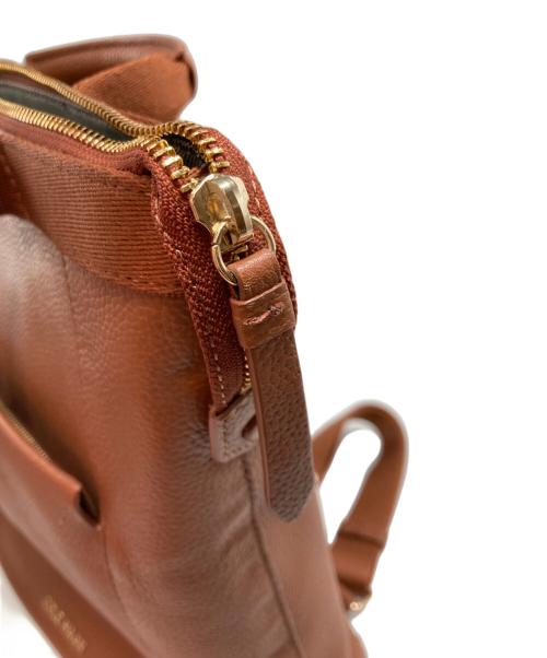 COLE HAAN（コールハーン）COLE HAAN (コールハーン) グランド アンビション スモール コンバーチブル ソリッド バックパック ブラウンの古着・服飾アイテム