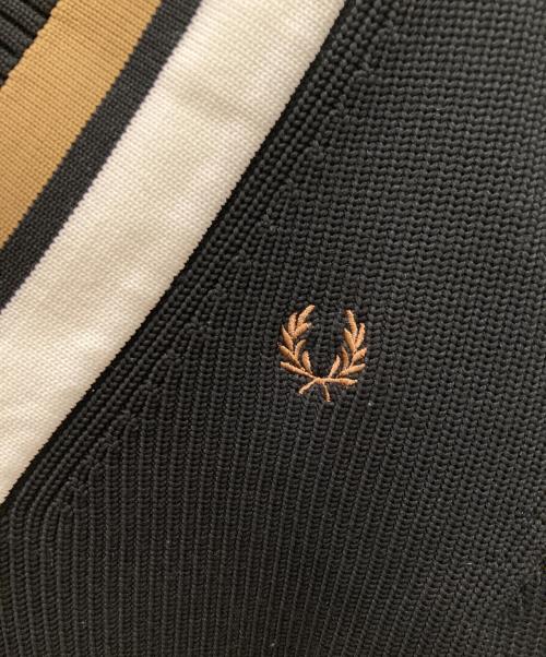 FRED PERRY（フレッドペリー）FRED PERRY (フレッドペリー) チルデン ストライプ Vネックニット ネイビー サイズ:Sの古着・服飾アイテム