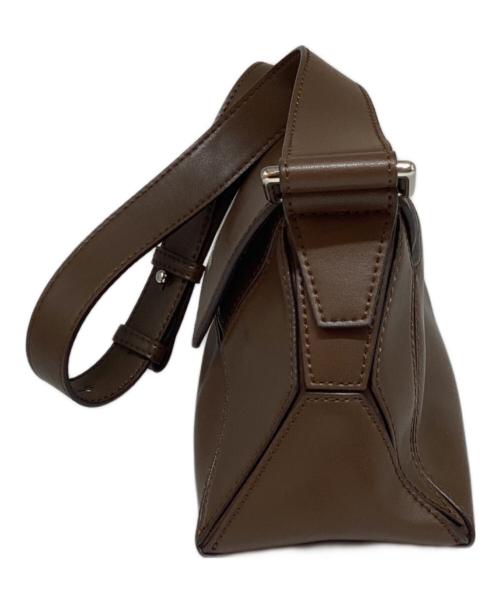 CHARLES & KEITH（チャールズアンドキース）CHARLES & KEITH (チャールズアンドキース) Nasrin ナスリン ジオメトリックショルダーバッグ ブラウンの古着・服飾アイテム